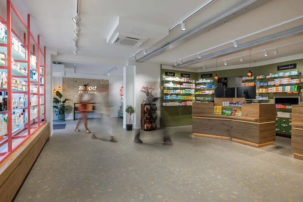 Apotheke 7 – Innenarchitektur einer neu gestalteten Apotheke: Verkaufsraum, Eingang