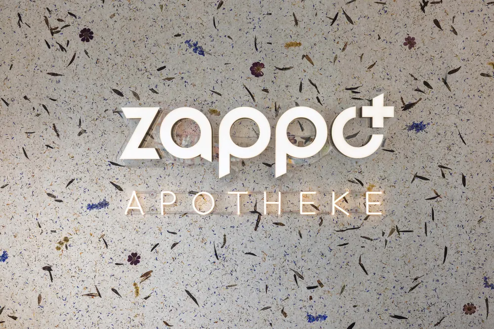 Apotheke 9 – Innenarchitektur einer neu gestalteten Apotheke: Verkaufsraum, Eingang