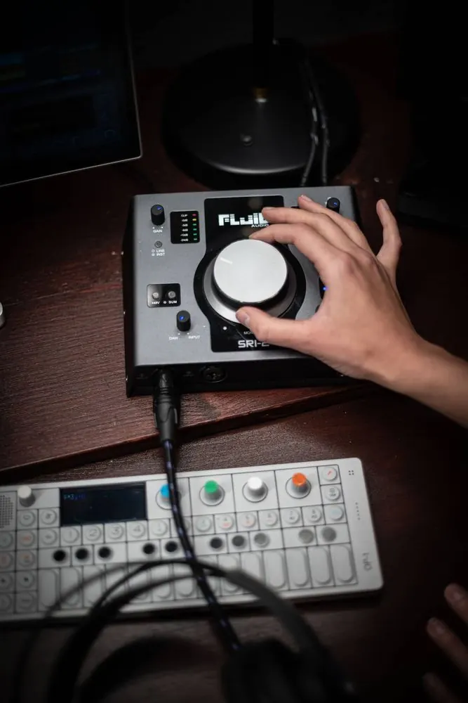 Audio Interface 3 – Product and application photography for an audio interface at the desk