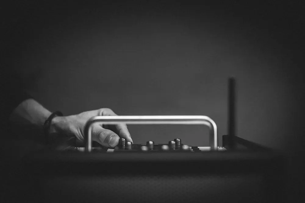 Elite Acoustics 2 – Produkt- und Lifestylefotografie für Akustik-Verstärker: Details, Stud