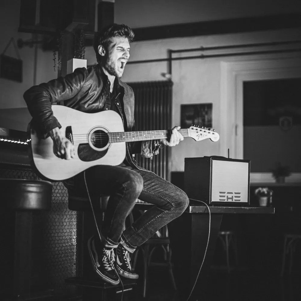 Elite Acoustics 4 – Produkt- und Lifestylefotografie für Akustik-Verstärker: Details, Stud