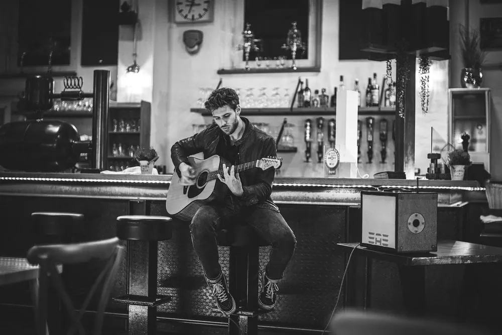 Elite Acoustics 5 – Produkt- und Lifestylefotografie für Akustik-Verstärker: Details, Stud