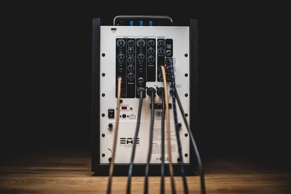 Elite Acoustics 9 – Produkt- und Lifestylefotografie für Akustik-Verstärker: Details, Stud