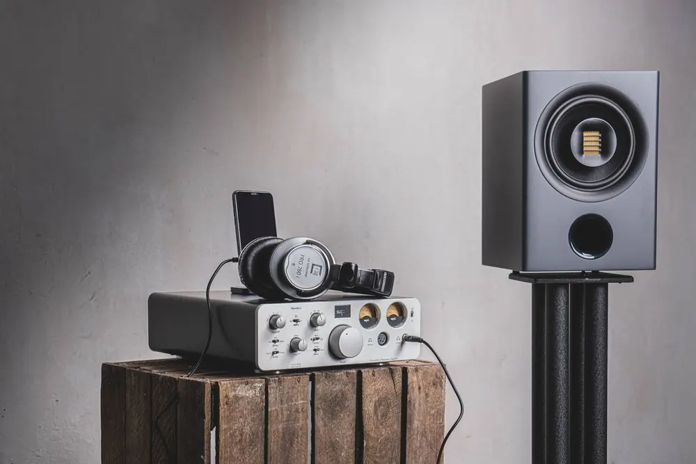 HiFi Speaker 4 – Produktfotografie für Lautsprecher: Studioaufnahmen auf Schwarz und In
