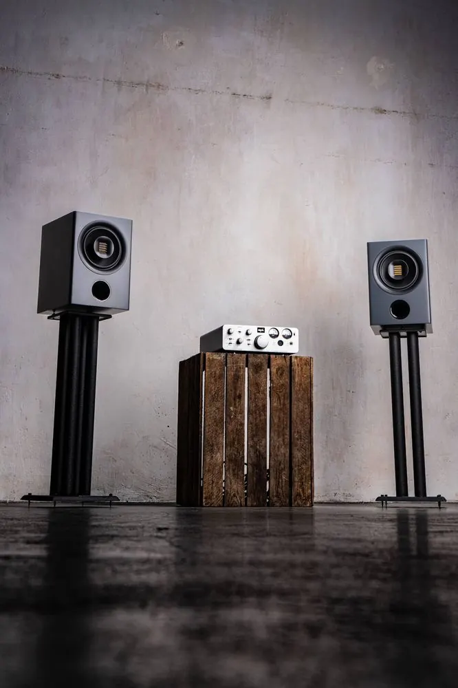 HiFi Speaker 5 – Produktfotografie für Lautsprecher: Studioaufnahmen auf Schwarz und In