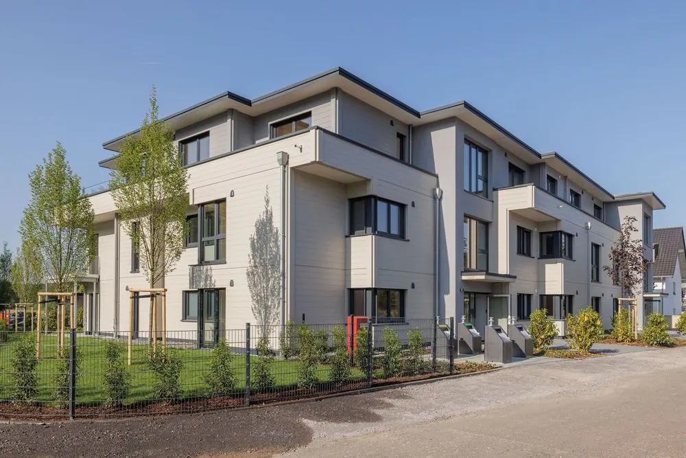 Holzbau 5 – Mehrfamilienhaus in Holzbauweise: Fassade, Terrassen, Umgebung und Dac