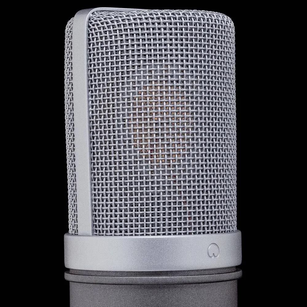 Microphone 3 – Freisteller und Studioaufnahmen eines Großmembran-Mikrofons mit Zubehö