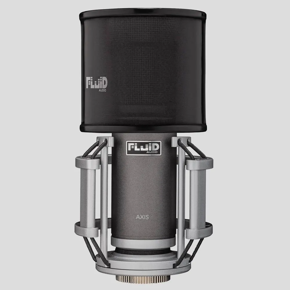 Microphone 4 – Freisteller und Studioaufnahmen eines Großmembran-Mikrofons mit Zubehö