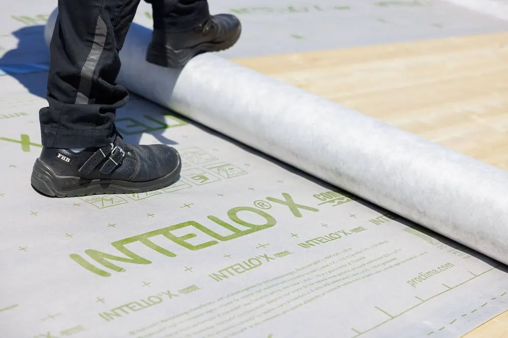 Pro Clima 4 – Anwendungsfotografie für Dampfbremsen und Klebebänder auf der Baustell