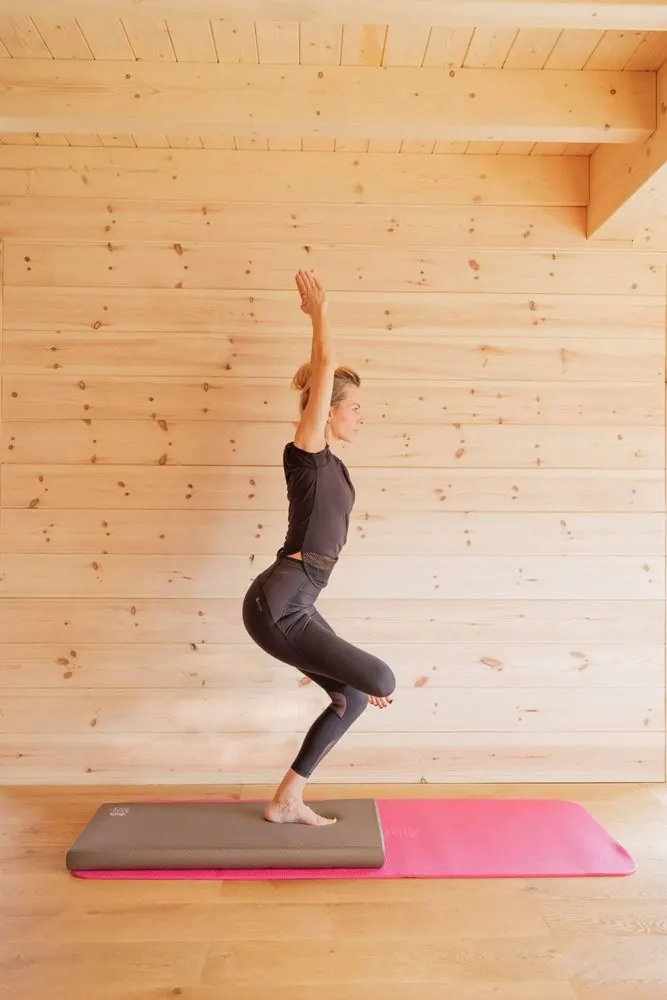 Sport 4 – Sport and lifestyle photography for training mats: yoga in the studio,