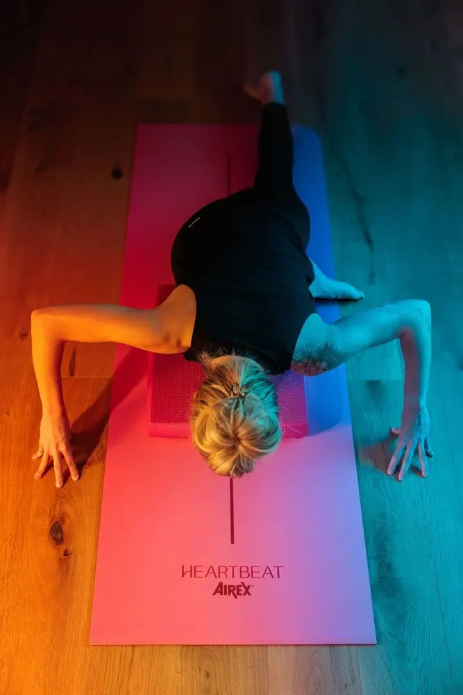 Sport 5 – Sport and lifestyle photography for training mats: yoga in the studio,