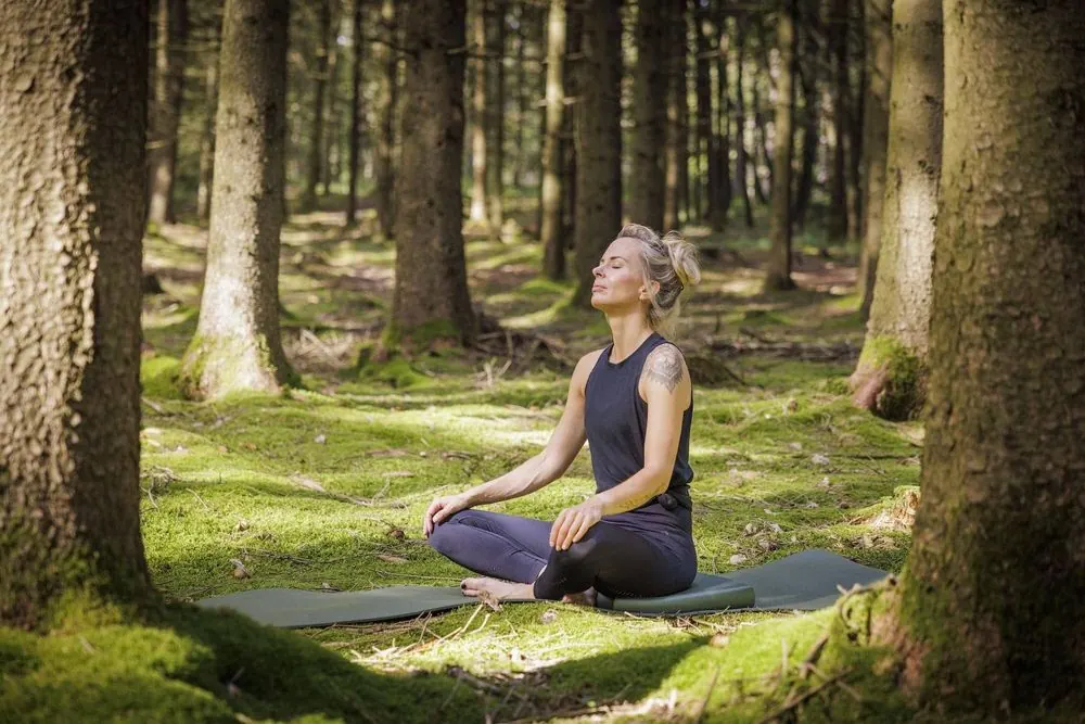 Sport 8 – Sport and lifestyle photography for training mats: yoga in the studio,