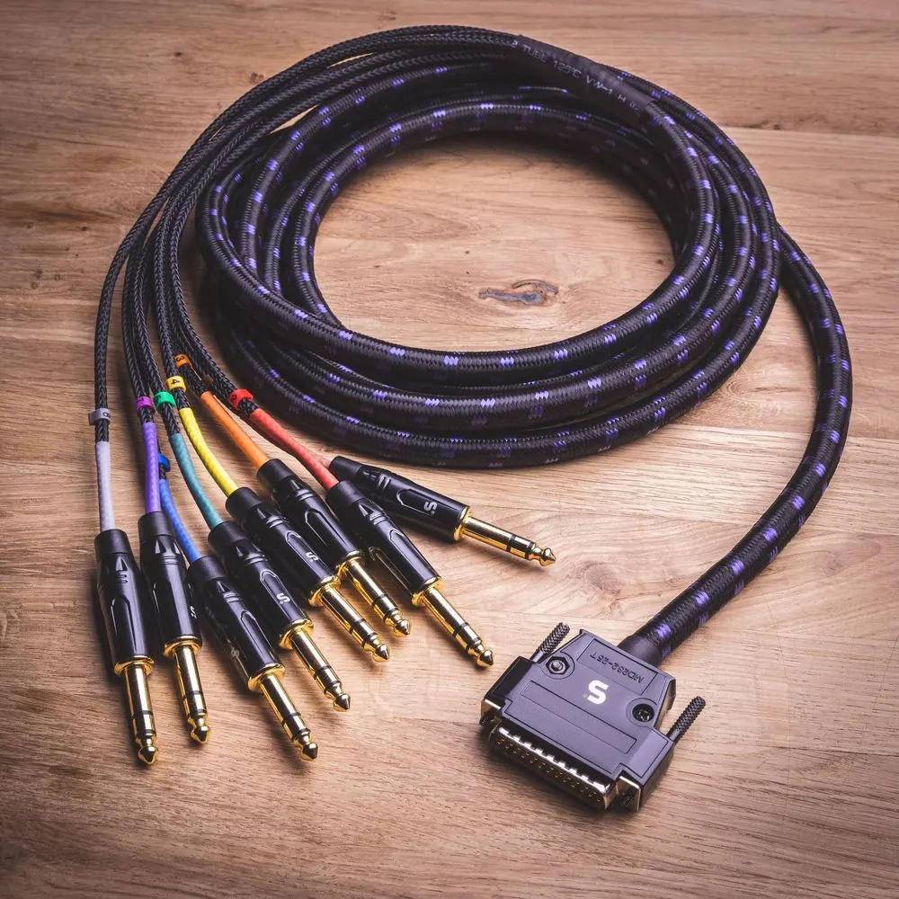 Studio Cables 3 – Produktfotografie für Studio-Multicore-Kabel auf Holz.