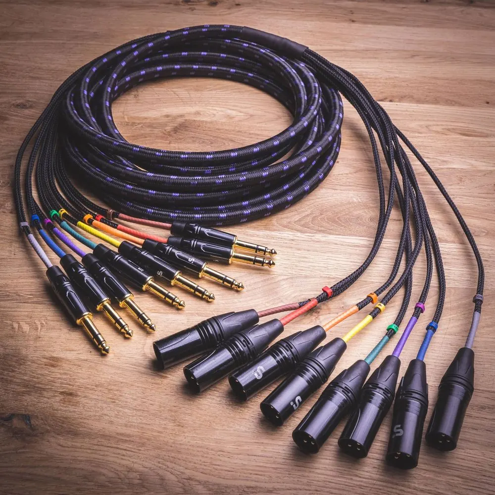 Studio Cables 4 – Produktfotografie für Studio-Multicore-Kabel auf Holz.