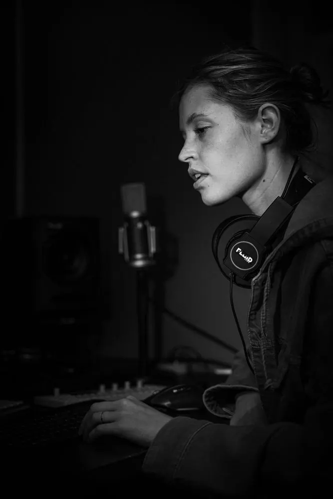 Studio Microphone 9 – Lifestyle-Fotografie für ein Studiomikrofon: Musikerinnen und Musiker 