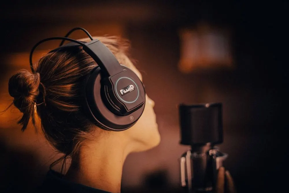 Studio Microphone 10 – Lifestyle-Fotografie für ein Studiomikrofon: Musikerinnen und Musiker 