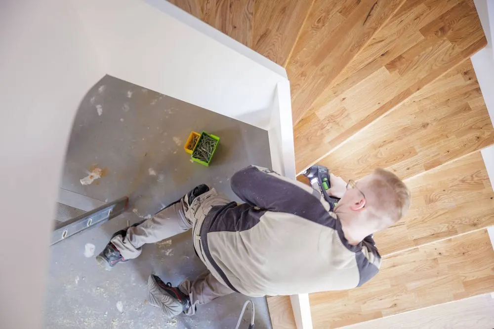 Staircase Construction 7 – Craft photography: installation of a wooden staircase in motion.