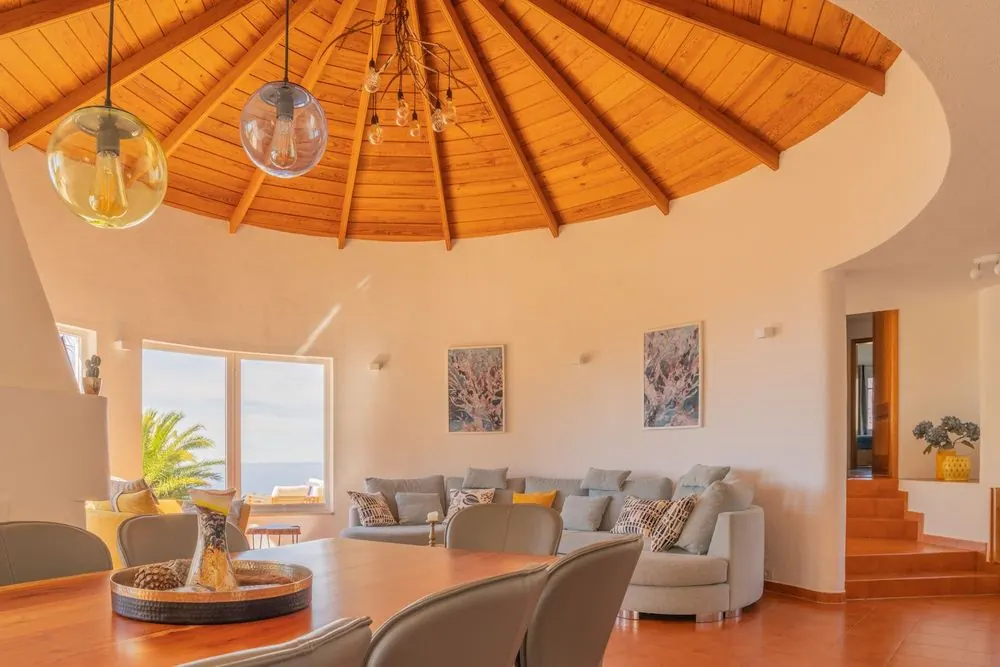 Villa 2 – Holiday villa with pool: exteriors, living spaces, bedrooms and aerial